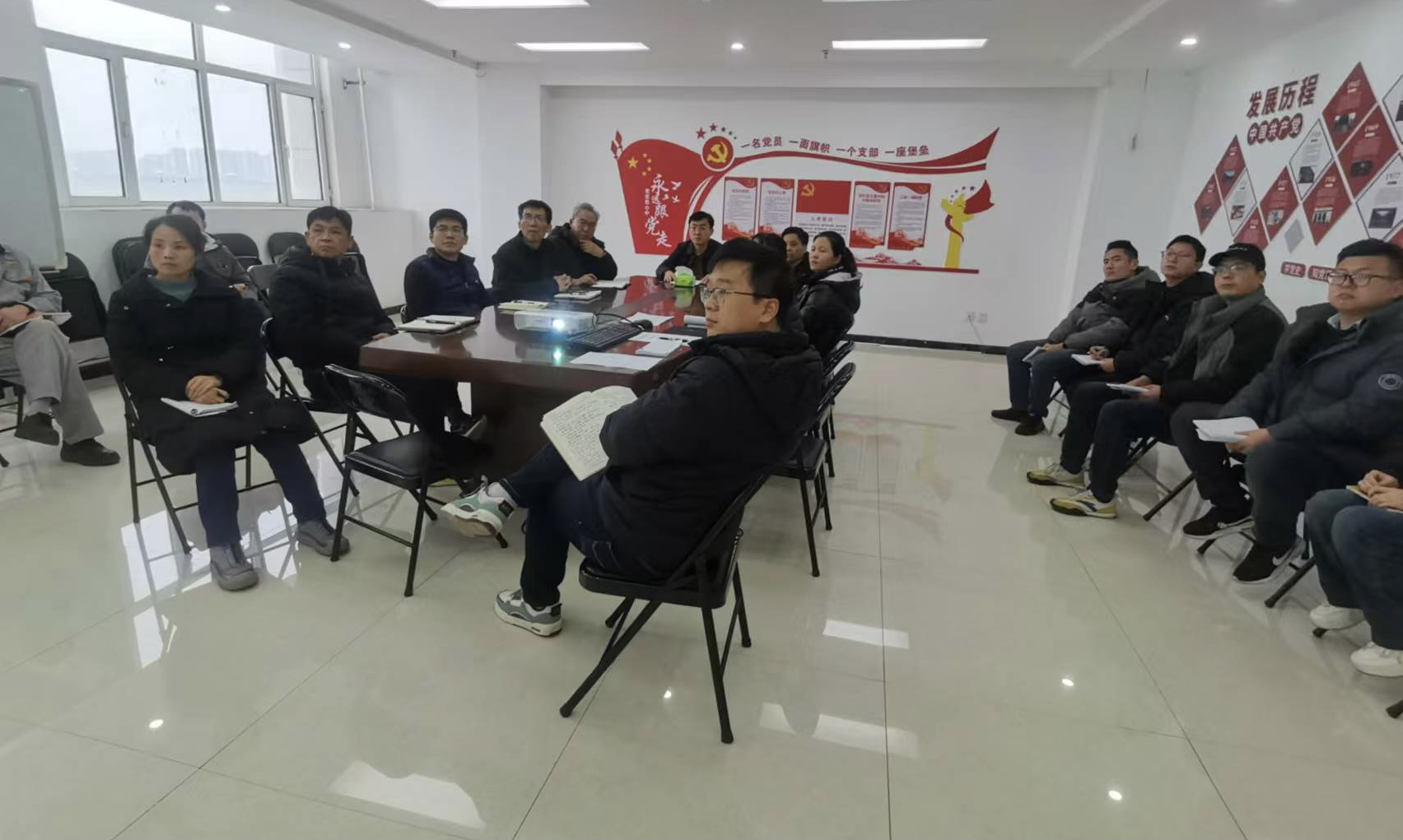 中共河南中浩信息科技有限公司支部委員會(huì)召開2025年第一次全體黨員大會(huì)暨安全生產(chǎn)會(huì)議